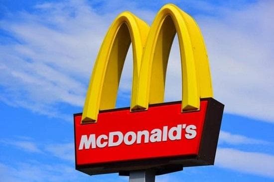 MCDONALD'S CONTRATA ATENDENTE DE LANCHONETE