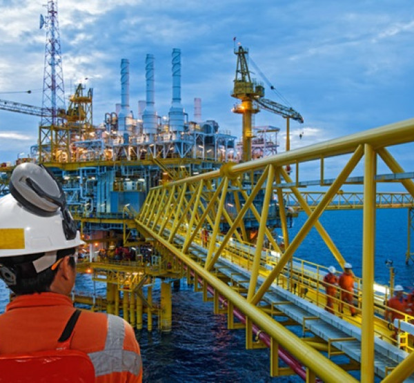Gigante do Petróleo oferece Curso de qualificação profissional (Auxiliar de plataforma Offshore)